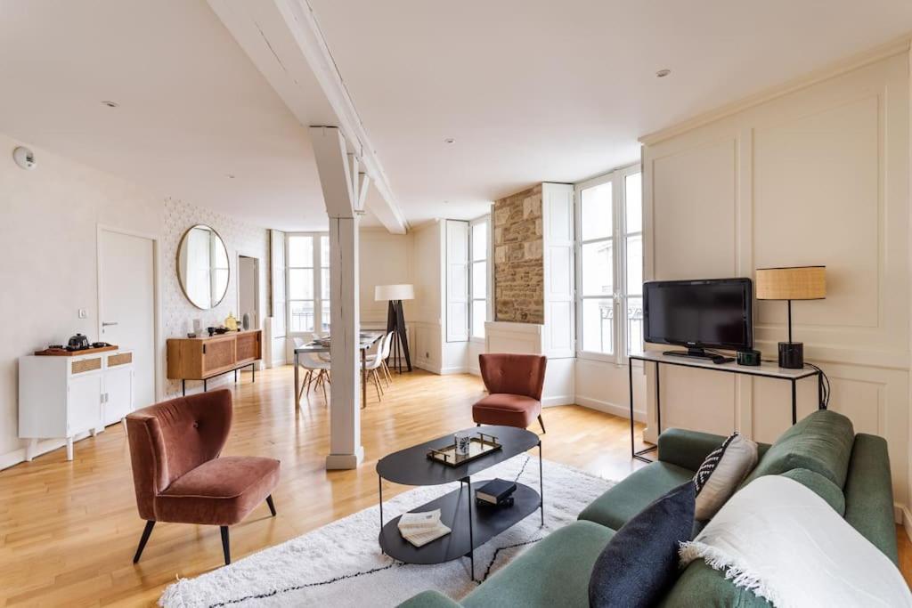 La Tourelle & L'Honore - 2 Appartements Dans Le Centre Historique De Ρεν Εξωτερικό φωτογραφία